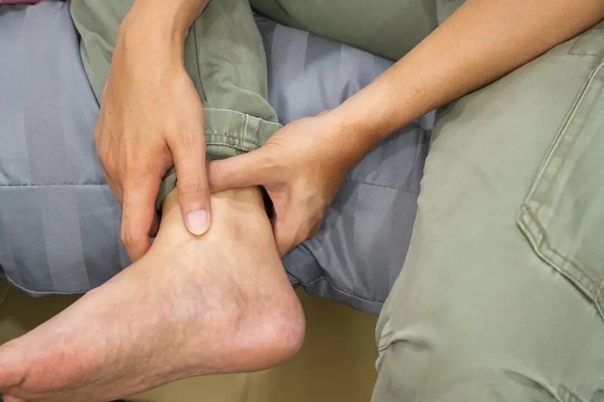 Akciğer kanserinin belirtisi: Bacak ve ayaklarda ortaya çıkıyor Akciğer kanserinin belirtisi: Bacak ve ayaklarda ortaya çıkıyor