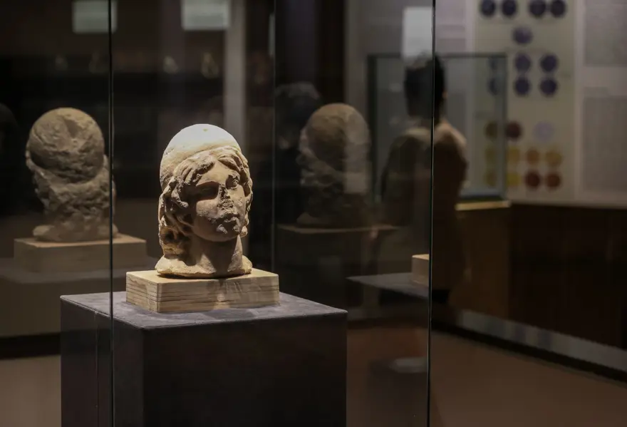 Apollon heykelleri ilk kez ziyaretçisiyle buluştu 3