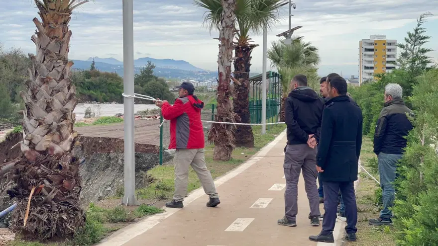 Osmaniye'de şiddetli yağış: Toprak yol çöktü, beton bent yıkıldı 4