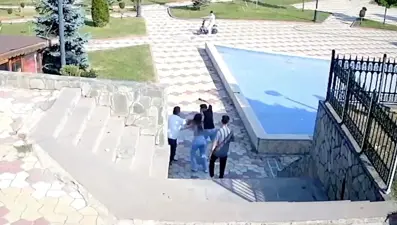 Parktaki çifti uyaran muhtar bıçaklandı