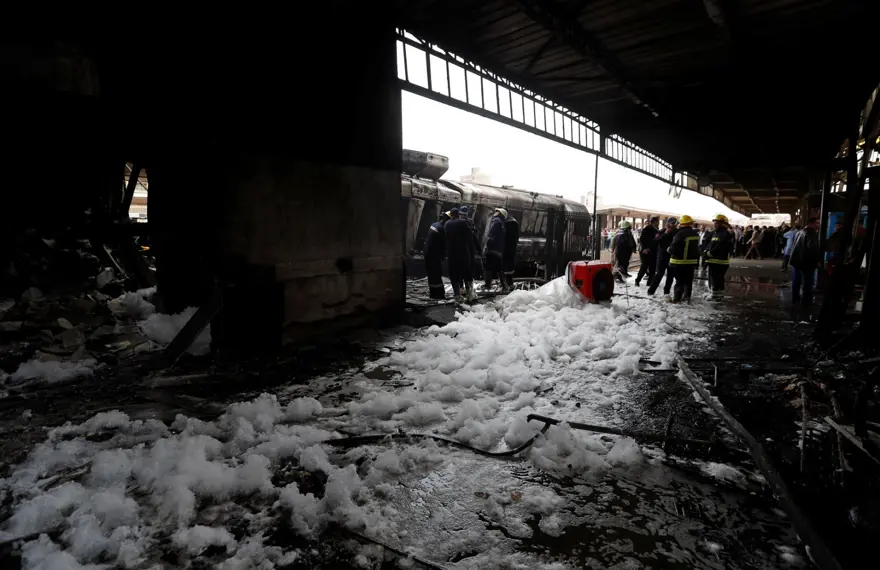 Mısır'da tren istasyonunda yangın: 25 ölü 17 Mısır'da tren istasyonunda yangın: 25 ölü 17