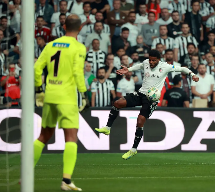 (Beşiktaş-Medipol Başakşehir) Beşiktaş'tan hakem Halil Umut Meler'e tepki 9