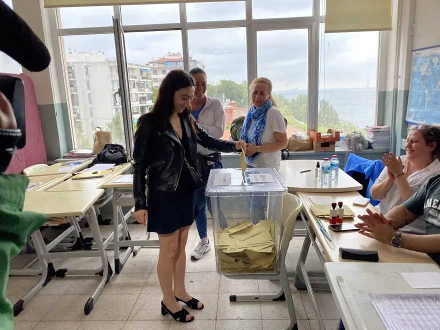 Ünlü isimler oylarını böyle kullandı 2