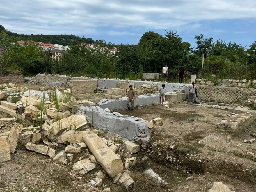 "AMASRA TARİHİNE IŞIK TUTACAK ÖNEMLİ ESERLERİ BULACAĞIMIZI TAHMİN EDİYORUZ" 4