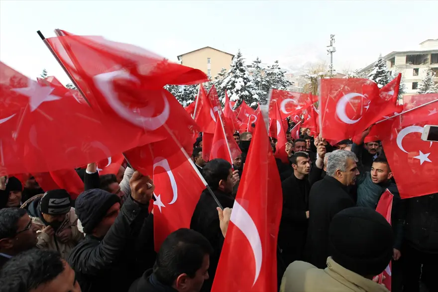 Van, Hakkari ve Bingöl'de terör saldırıları protesto edildi 4