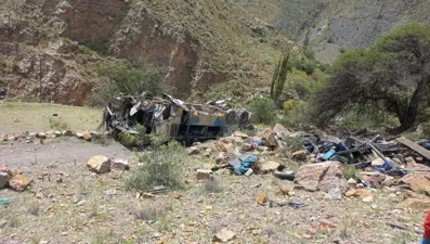 Bolivya'da otobüs uçuruma yuvarlandı: 31 ölü