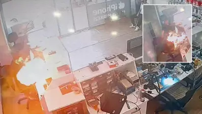 Telefon bataryası tamir sırasında patladı