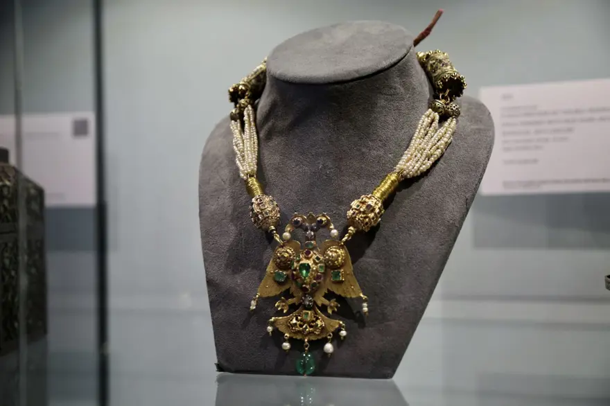 İngiltere'de satışa sunulacak Kanuni Sultan Süleyman portresinden ayrıntılar 12 İngiltere'de satışa sunulacak Kanuni Sultan Süleyman portresinden ayrıntılar 12