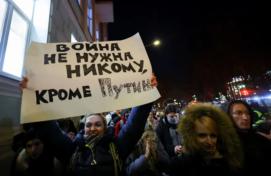 Rusya'da savaş karşıtı protestolarda 3 bin aşkın kişi gözaltına alındı 8
