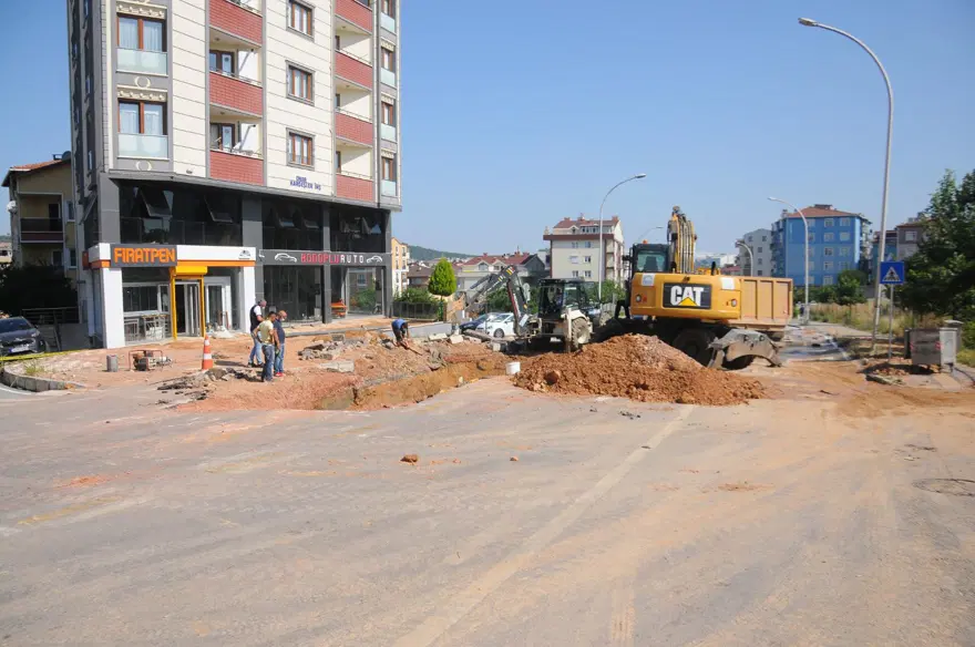 Kocaeli Gebze'de su borusu patladı, evleri su bastı 10