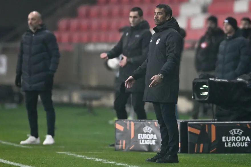 Beşiktaş'ta Giovanni van Bronckhorst dönemi sona mı eriyor? İlk aday belli oldu 