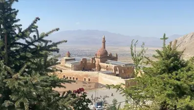 İshak Paşa Sarayı'na yaz tatilinde yoğun ilgi