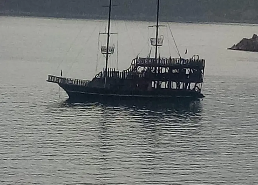 Marmaris'te gezi teknesi battı 4 Marmaris'te gezi teknesi battı 4