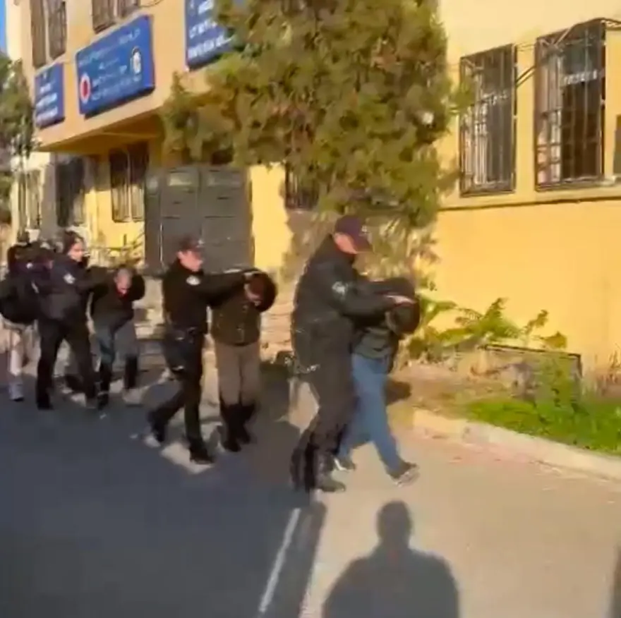 Taksici panik butonuna bastı, zehir tacirleri yakalandı 2