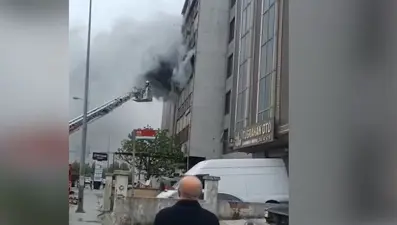 Sultangazi'de ayakkabı imalathanesinde yangın