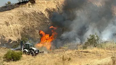 Manisa'da otluk ve makilik alanda yangın: 150 hektar alan zarar gördü