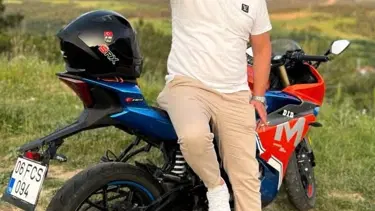 Bariyerlere çarpan motosiklet sürücüsü hayatını kaybetti