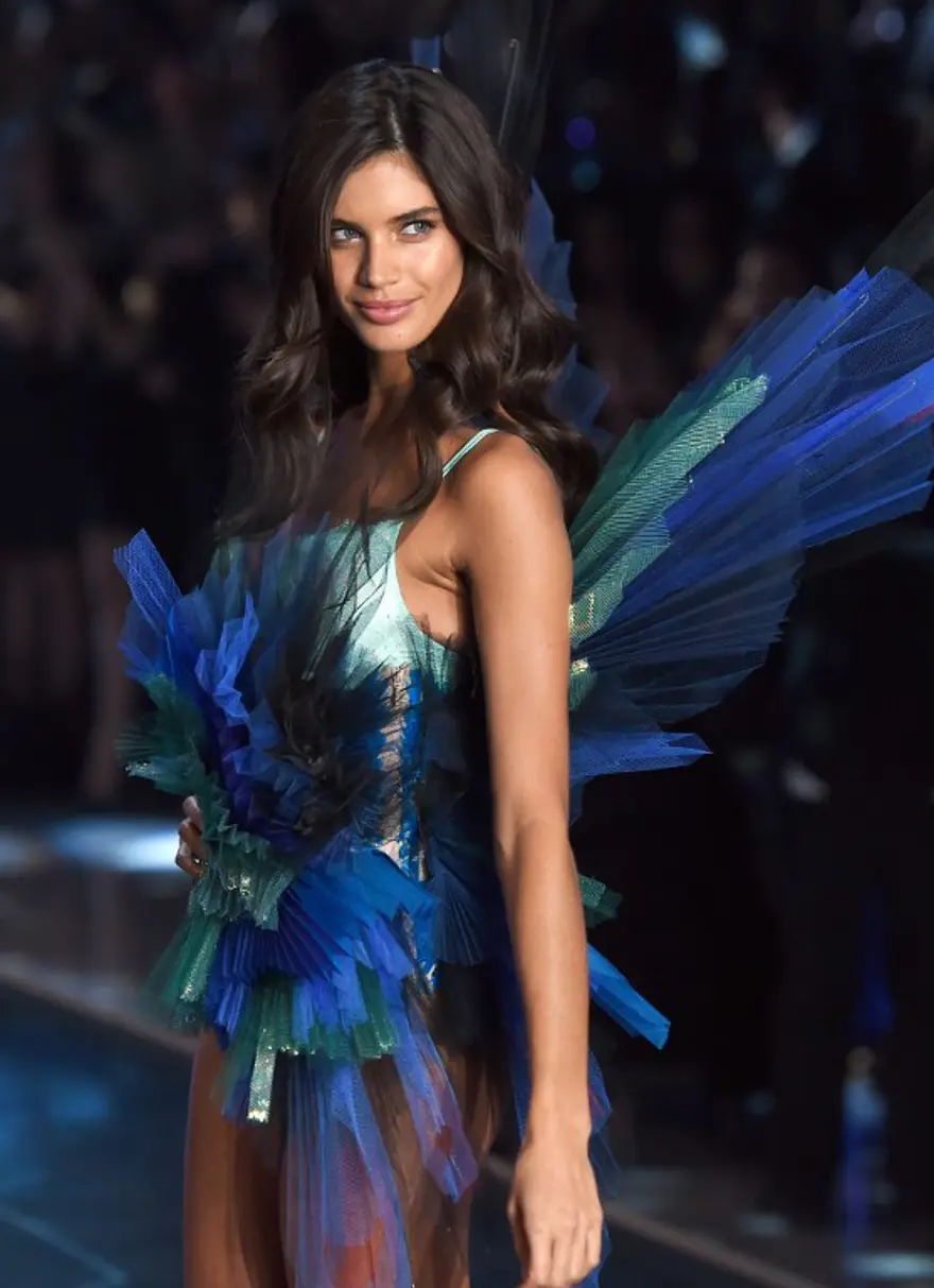 Victoria's Secret'ın yeni melekleri podyumda 70