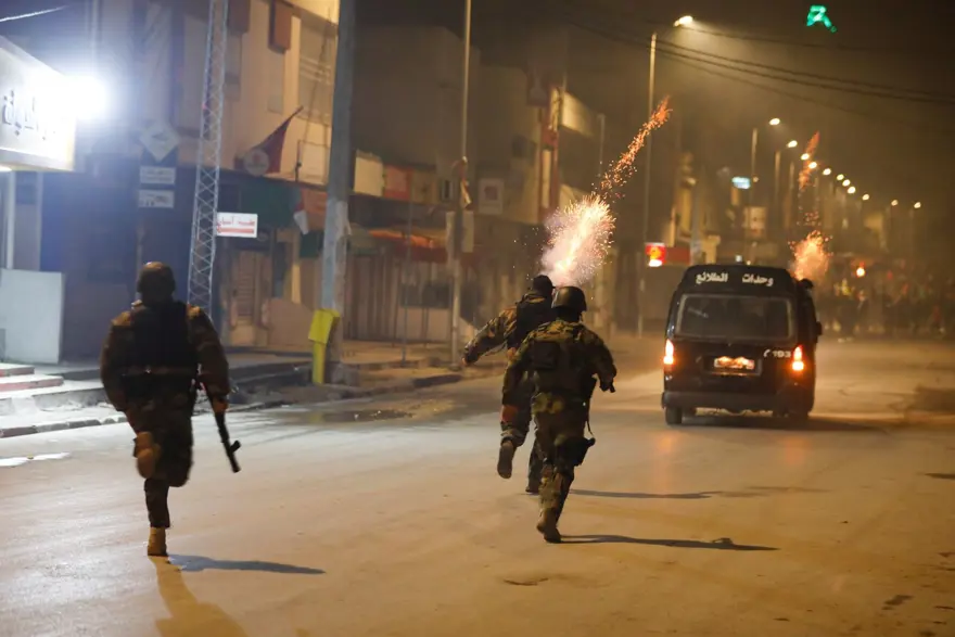 Tunus'ta protestolar 5. gününde: 632 gözaltı 5