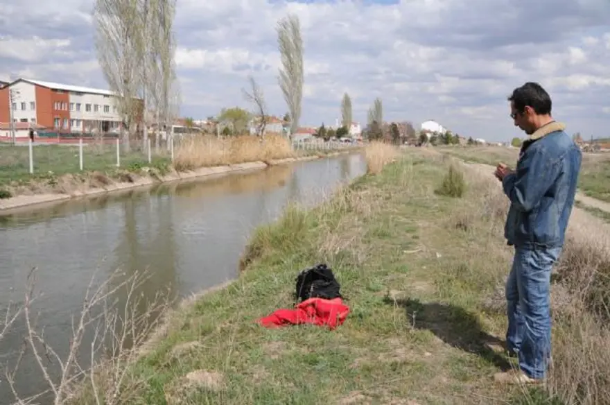 İki kız öğrenci kanala atladı, biri öldü 2