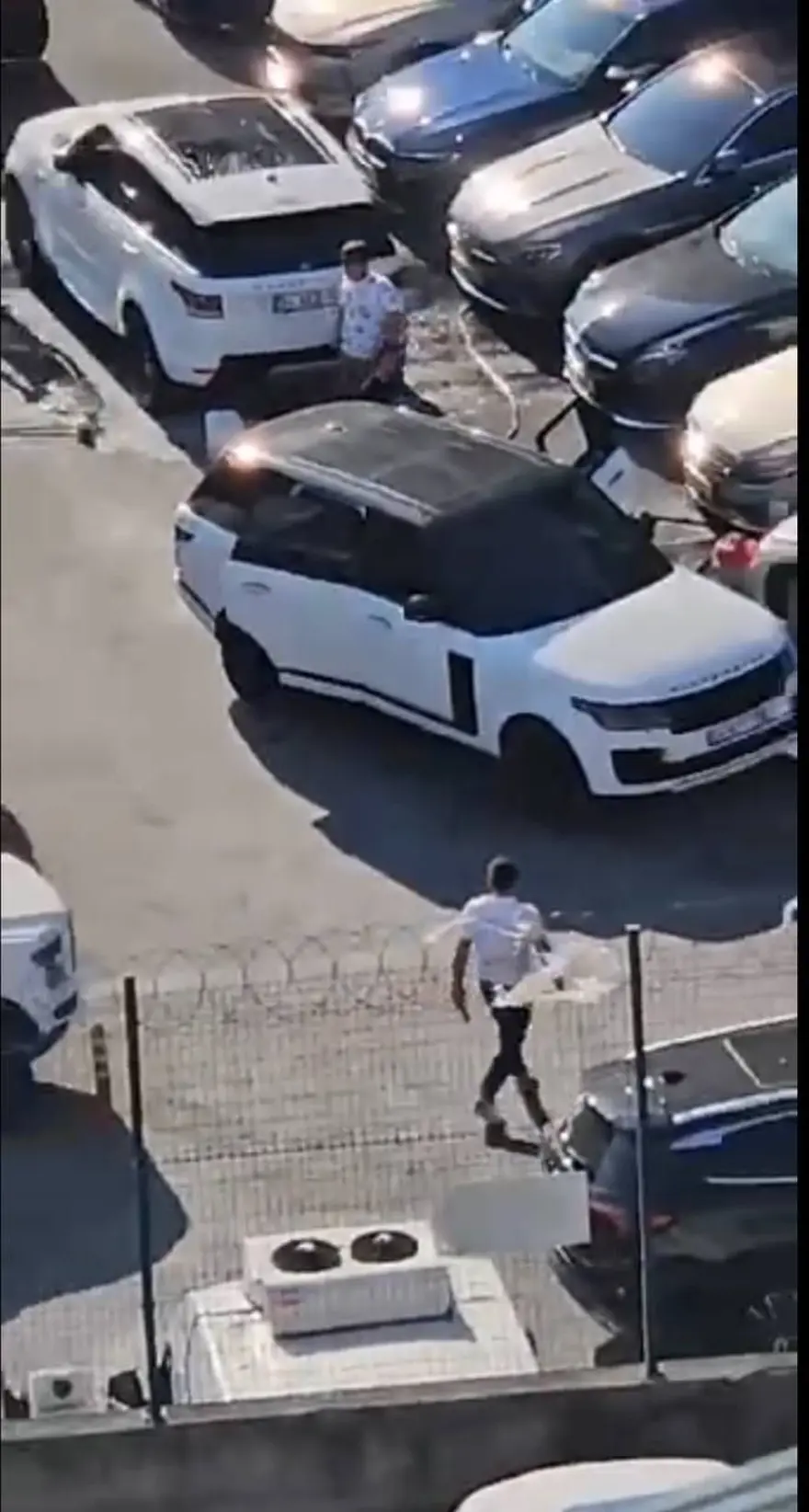 Sokak ortasında yüksek ses kavgası: Kurşunlar havada uçuştu 1