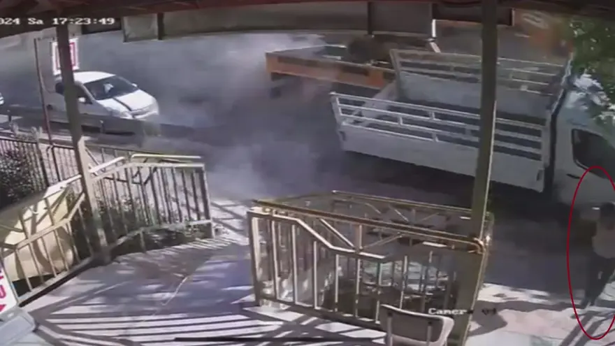 Hatay'da feci kaza: Freni patlayan kamyon 6 araca çarptı Hatay'da feci kaza: Freni patlayan kamyon 6 araca çarptı