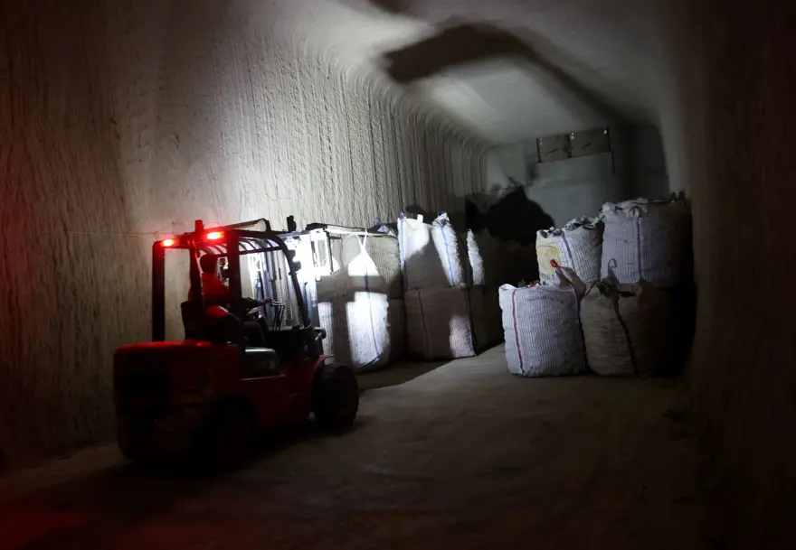 Mağaradan Türkiye'nin dört bir yanına dağıtım: Günde 600 TIR yanaşıyor 1 Mağaradan Türkiye'nin dört bir yanına dağıtım: Günde 600 TIR yanaşıyor 1