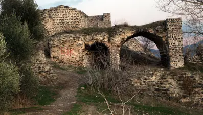Tarihi Niksar Kalesi'nin yıkık surları yeniden yapılacak