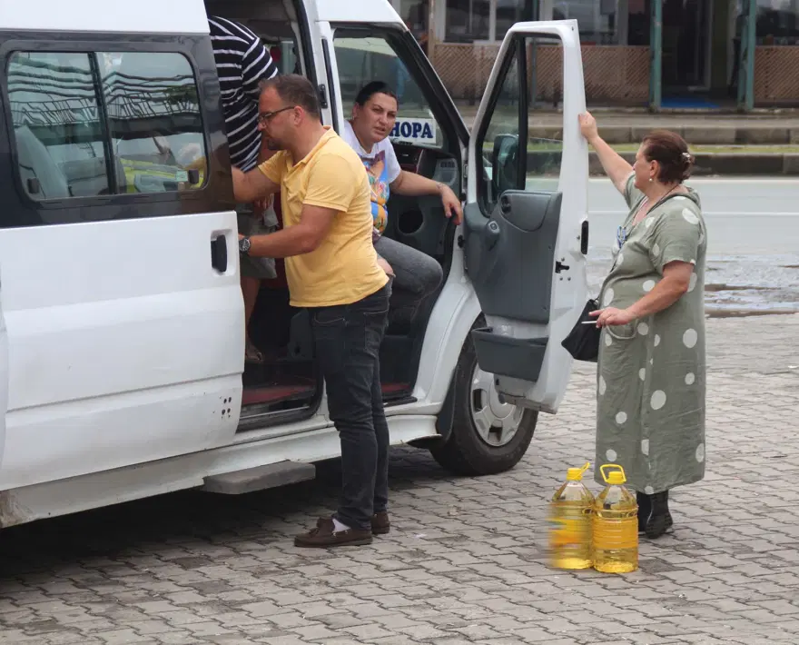 Gürcistan'dan 'yağ' için geliyorlar: Karınca ticareti 1 Gürcistan'dan 'yağ' için geliyorlar: Karınca ticareti 1