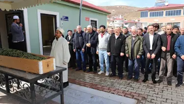 Annesinin acısına dayanamadı! Tabutunun başında kalp krizi geçirdi, hayatını kaybetti