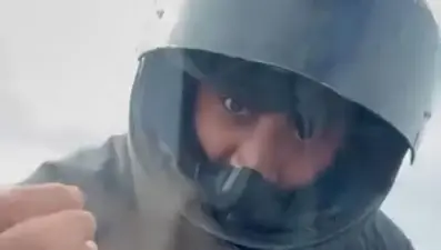 Şişli'de trafik tartışmasında kadın avukatın aracını yumrukladı