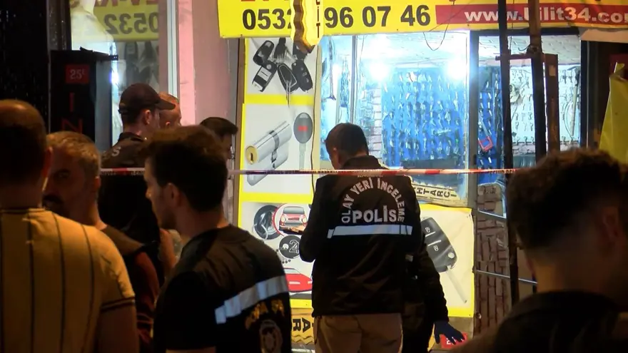 Küçükçekmece’de patlama paniği: Motosikletli saldırganlarinternet kafeye patlayıcı madde attı 6