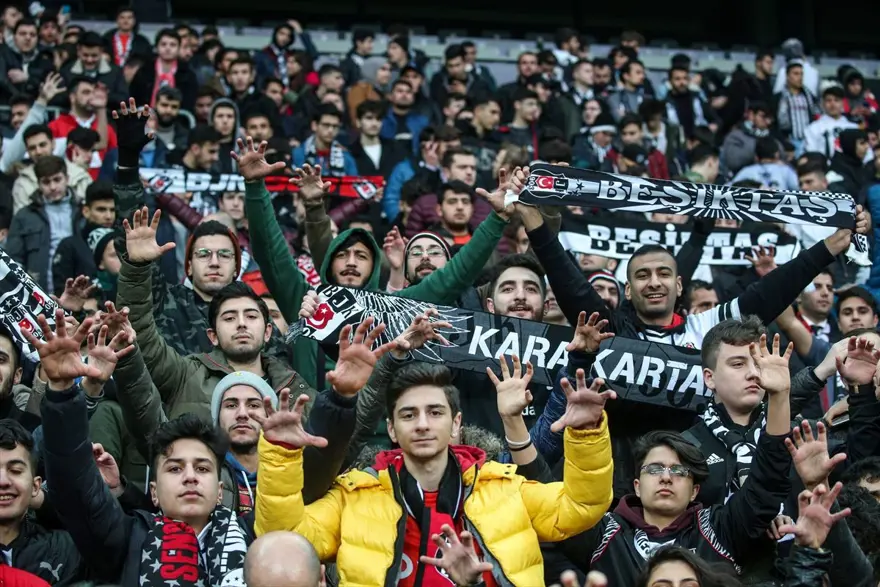Vodafone Park'ta Sergen Yalçın izdihamı 9 Vodafone Park'ta Sergen Yalçın izdihamı 9