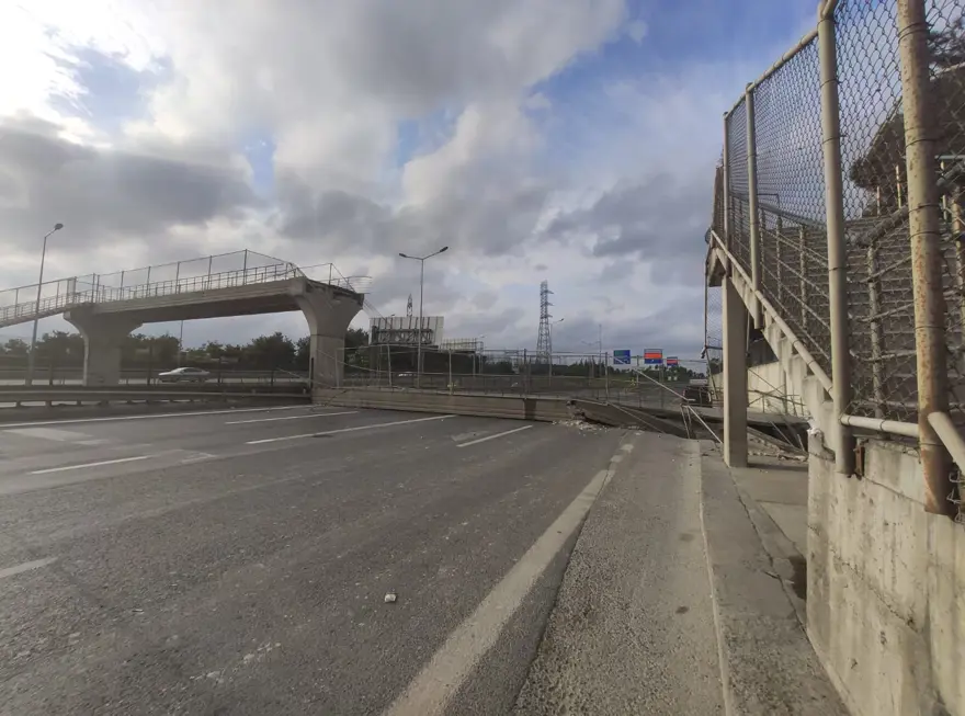 Eyüpsultan'da üst geçit çöktü 6 Eyüpsultan'da üst geçit çöktü 6