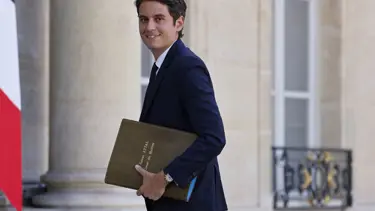 Fransa'nın yeni başbakanı göreve başladı