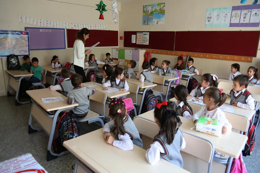 Okullar açıldı (18 milyon öğrenci ders başı yaptı) 17