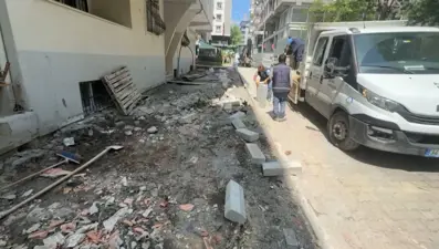 Avcılar'da önündeki kaldırım çöken binaya oturma izni