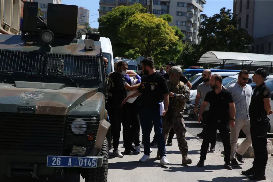 Eskişehir’de bıçaklı, baltalı dehşet:Saldırgan tutuklandı 1