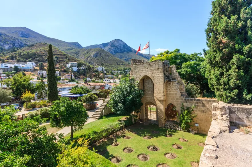 MANASTIR, OSMANLI DÖNEMİNDE KİLİSEYE VERİLDİ 3