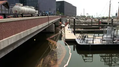 ABD'de 2 bin galon mazot hastaneden denize sızdı