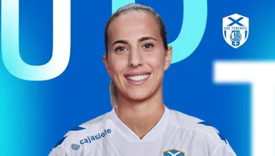 Milli futbolcu Birgül Sadıkoğlu İspanya'ya gitti