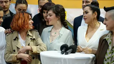 Avlu ekibi diziyi birlikte izledi