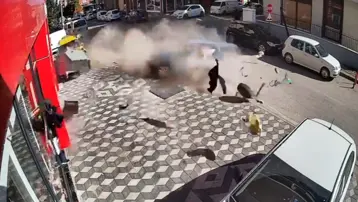 Dükkanına dokuz kez araba girdi: "450 bin lira zararım var, iş çığrından çıktı"