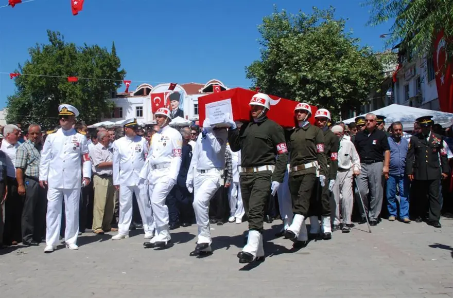 Şemdinli şehitleri son yolculuklarına uğurlandı 6