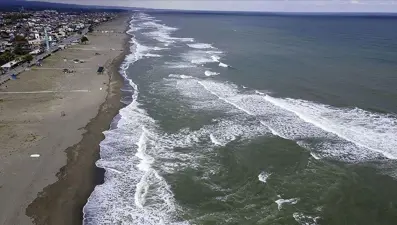 Sakarya'da dalga ve rip akıntısı önlemi: Denize girişler yasaklandı