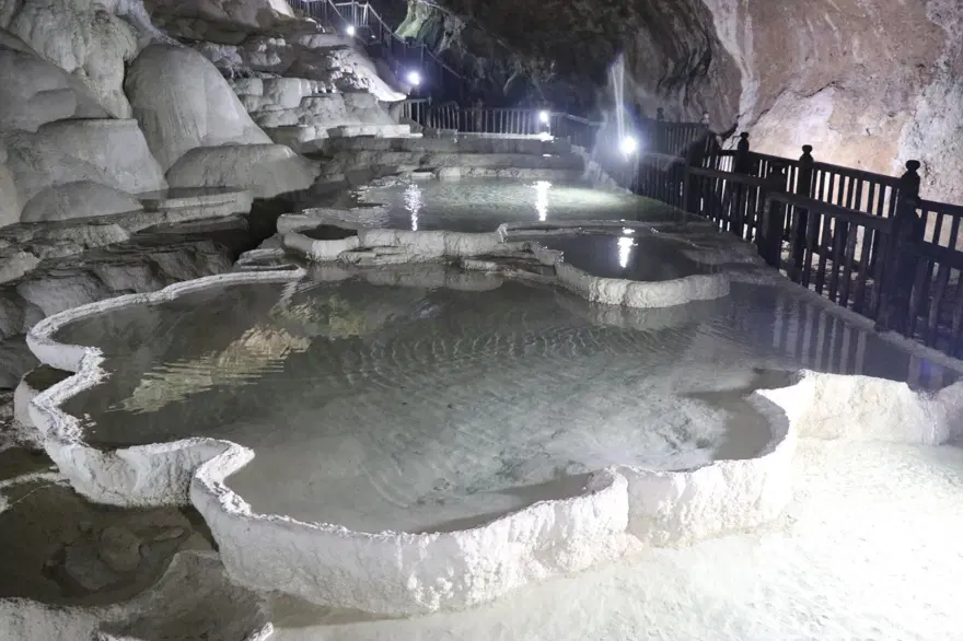 'Yer altındaki gizli Pamukkale' Kaklık Mağarası'nda çökme tehlikesi 2