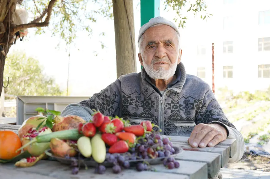 85 yaşındaki İbrahim dedenin "Hayır Bahçesi": 30 yıldır ücretsiz dağıtıyor 1