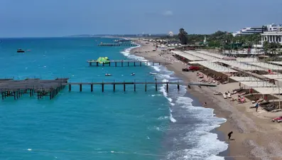 Antalya sahillerinde güneşli hava yoğunluğu