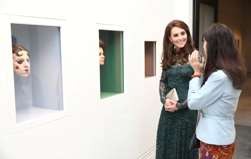Kate Middleton’ın sanat şıklığı 6