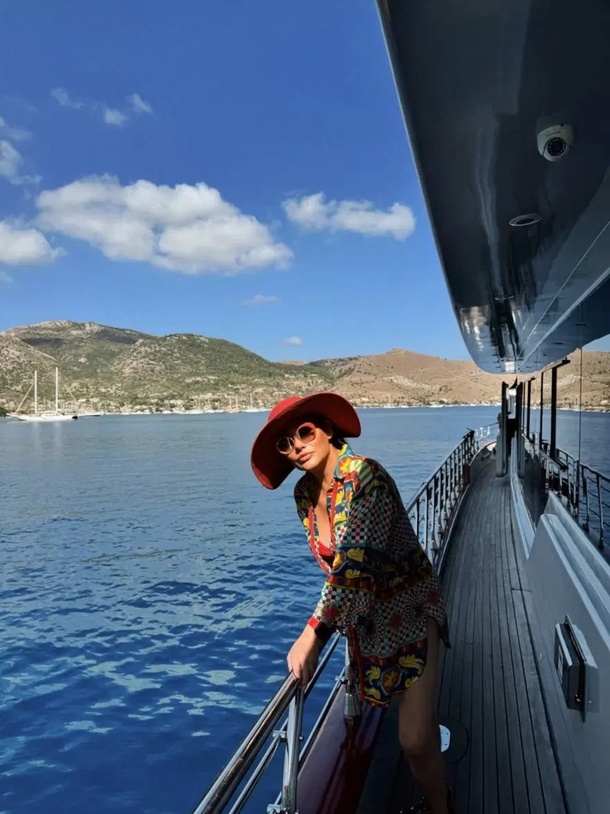 Deniz Seki'den tatil pozları: Acaba yeni şarkı mı yazdım? 3 Deniz Seki'den tatil pozları: Acaba yeni şarkı mı yazdım? 3